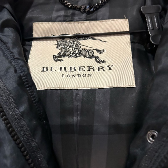 Burberry Black Abbeydale Down Puffer Coat
Small - Picture 2 of 16
